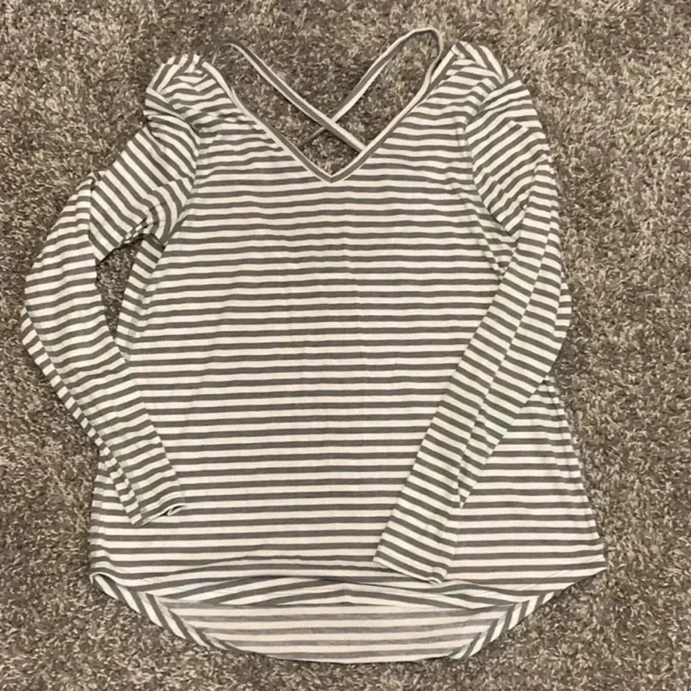 EUC Women’s Old Navy Active Long Sleeve Shirt, Size S